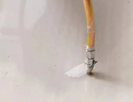 罗定瓷砖空鼓维修公司专业解答在瓷砖铺贴过程中，如果使用的砂料过粗（如全部使用了粗砂），可能会导致以下问题